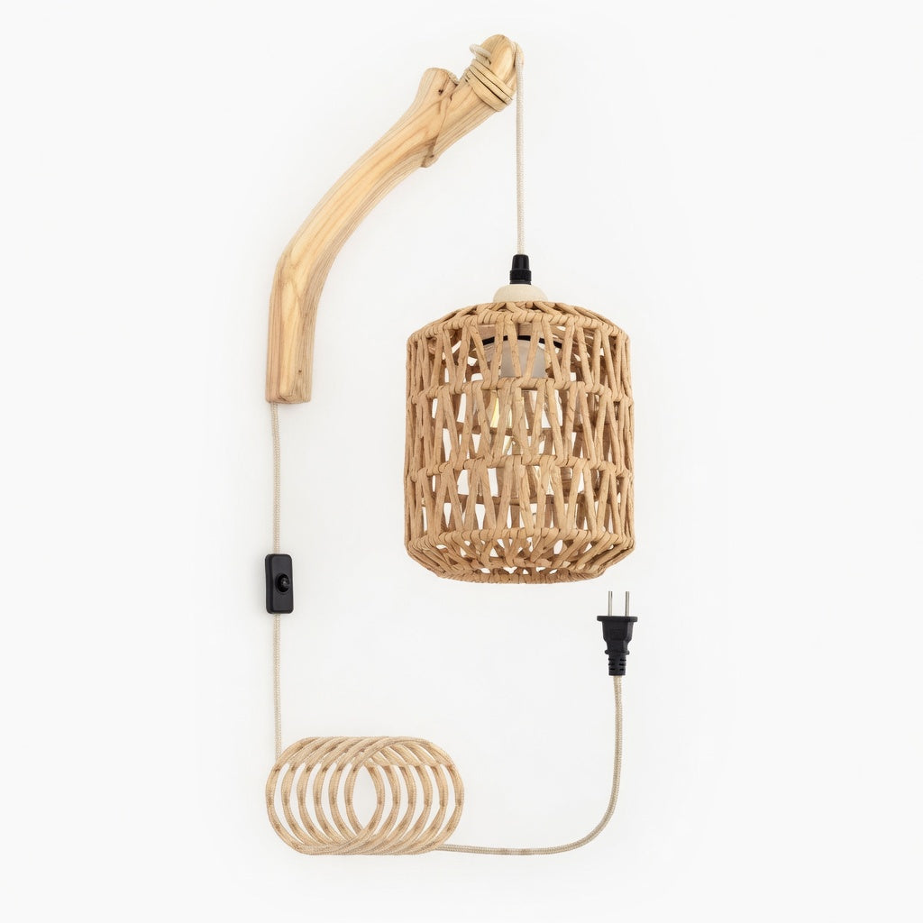 Applique murale bohème en rotin tressé avec bras en bois courbé et câble tressé