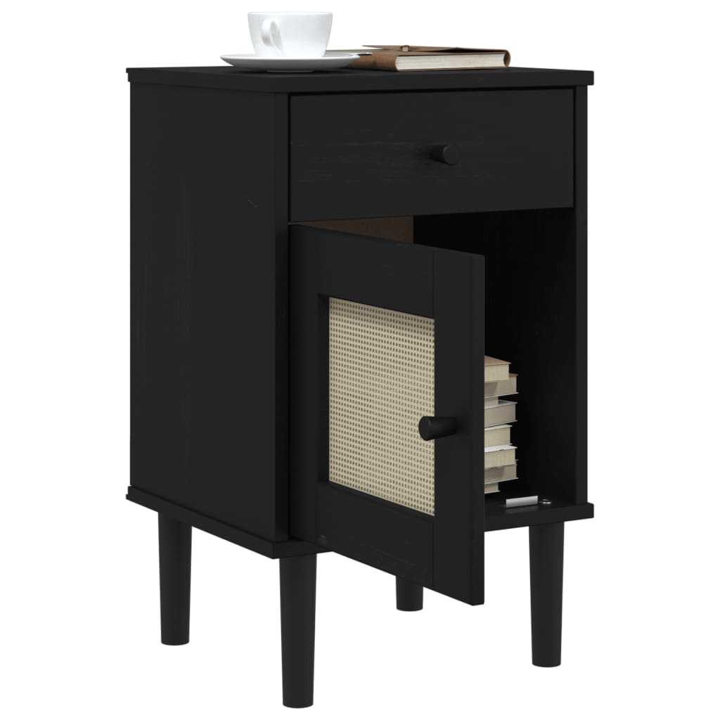 Table de chevet noire en bois et rotin avec porte ouverte, vue de trois quarts sur fond blanc